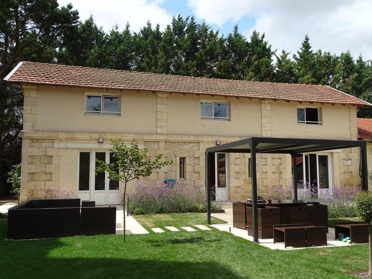 Villa Entiere Du Chateau Lacroix De Civrac 3 Ch, 3 Sdb, Piscine Xxl,Sauna, 4 Etoiles,7 Pers 外观 照片