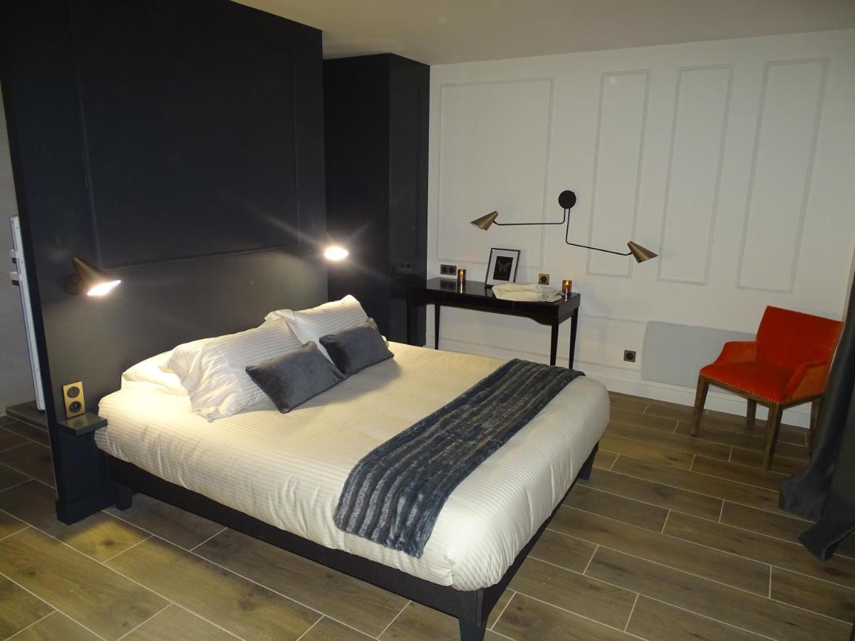 Villa Entiere Du Chateau Lacroix De Civrac 3 Ch, 3 Sdb, Piscine Xxl,Sauna, 4 Etoiles,7 Pers 外观 照片