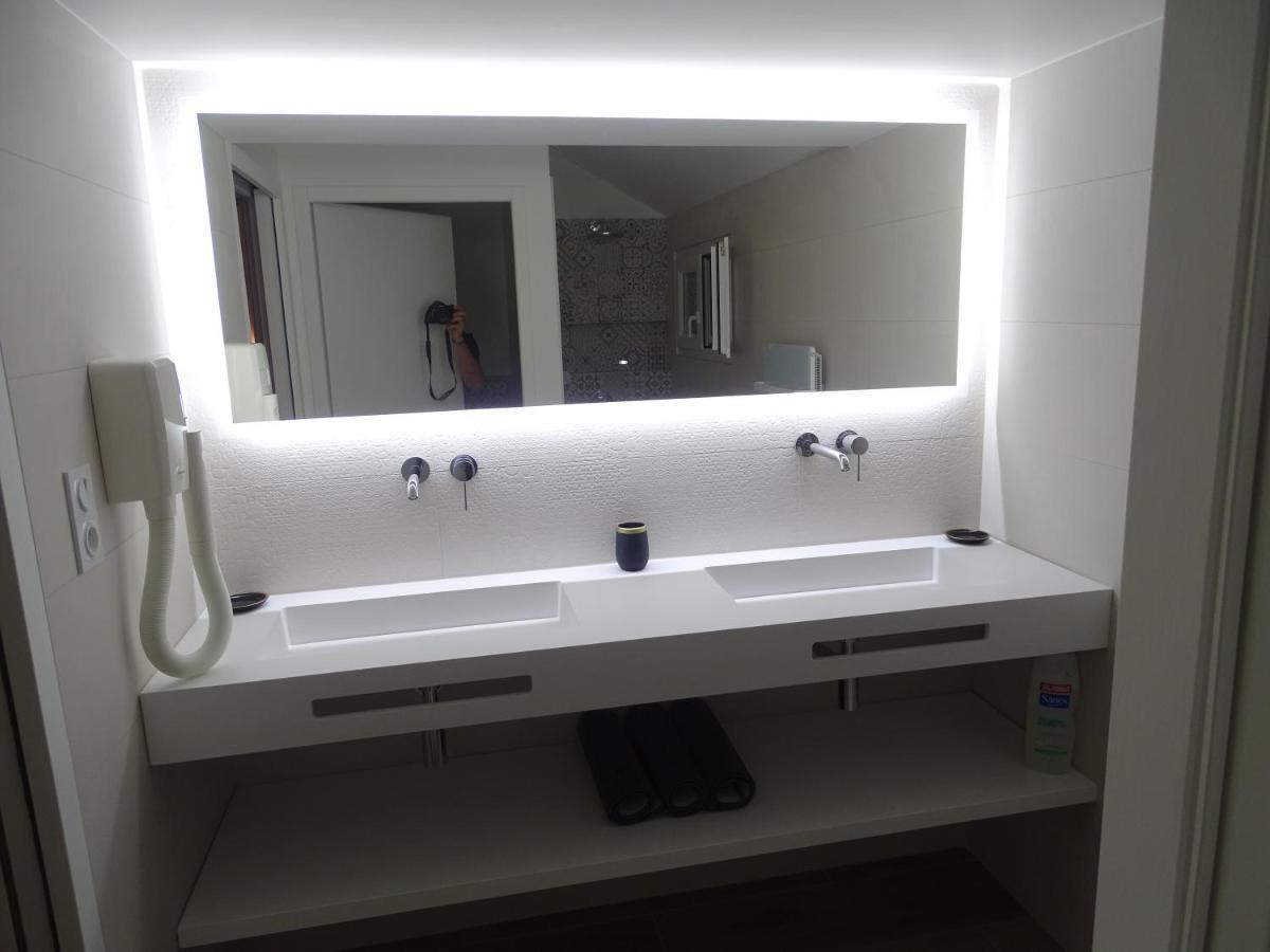 Villa Entiere Du Chateau Lacroix De Civrac 3 Ch, 3 Sdb, Piscine Xxl,Sauna, 4 Etoiles,7 Pers 外观 照片