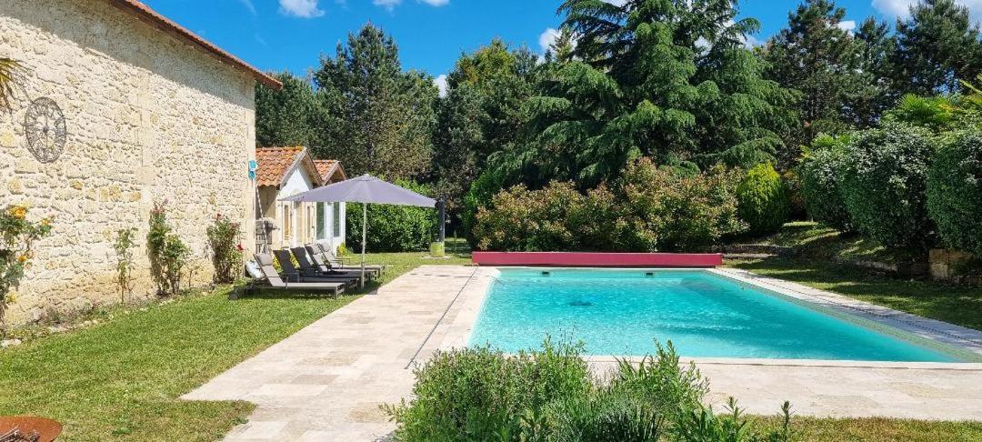 Villa Entiere Du Chateau Lacroix De Civrac 3 Ch, 3 Sdb, Piscine Xxl,Sauna, 4 Etoiles,7 Pers 外观 照片