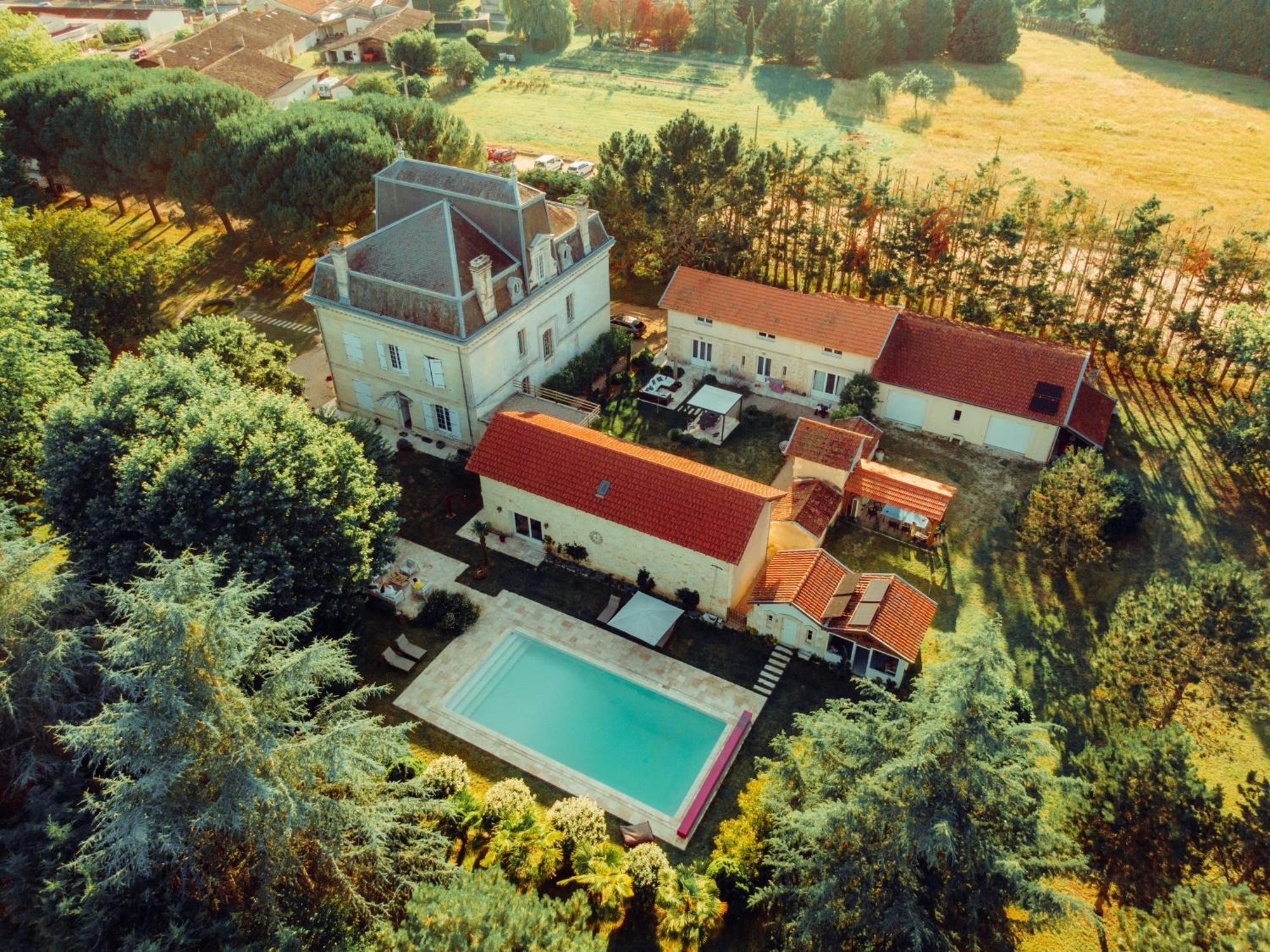 Villa Entiere Du Chateau Lacroix De Civrac 3 Ch, 3 Sdb, Piscine Xxl,Sauna, 4 Etoiles,7 Pers 外观 照片