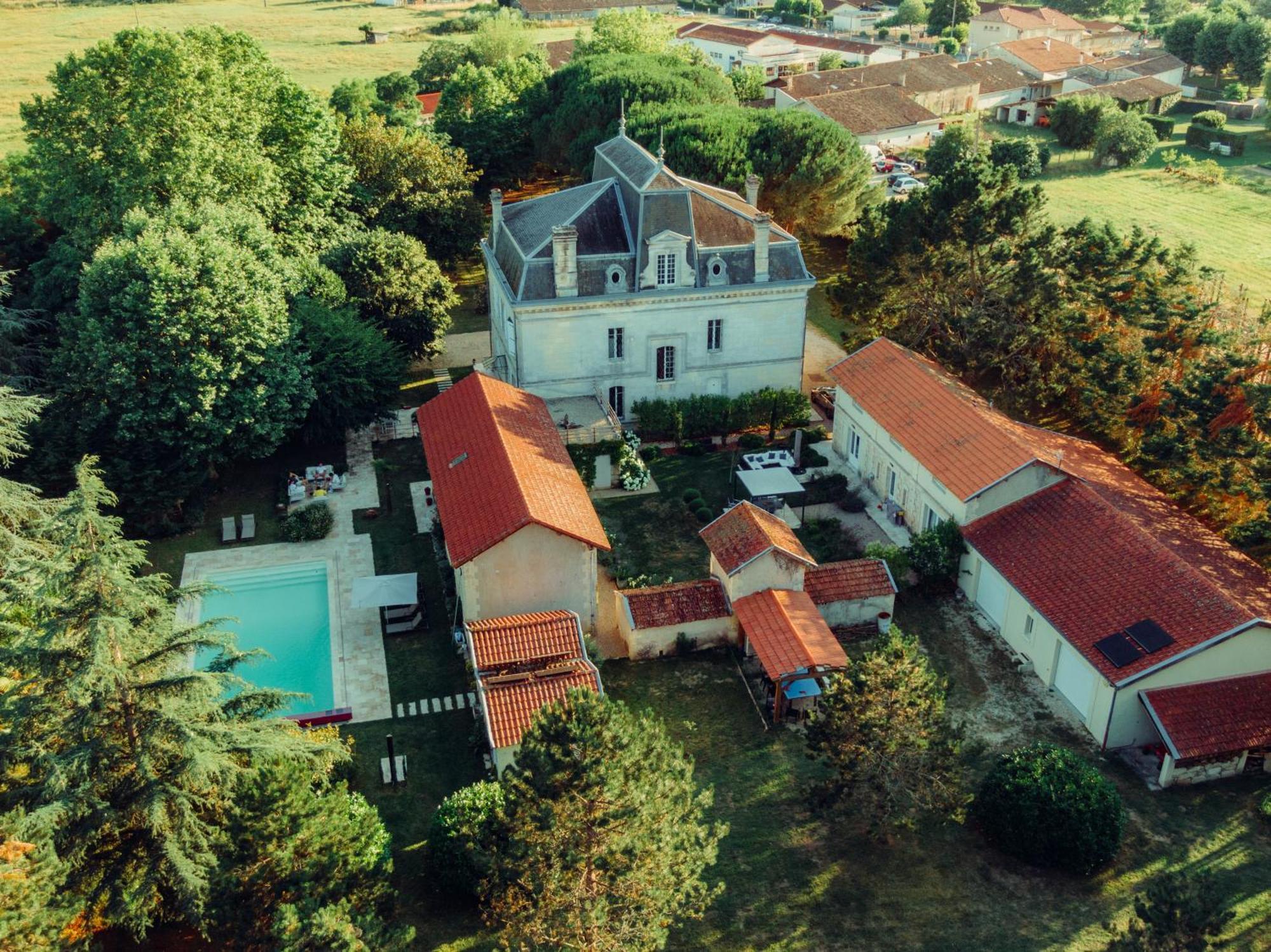 Villa Entiere Du Chateau Lacroix De Civrac 3 Ch, 3 Sdb, Piscine Xxl,Sauna, 4 Etoiles,7 Pers 外观 照片