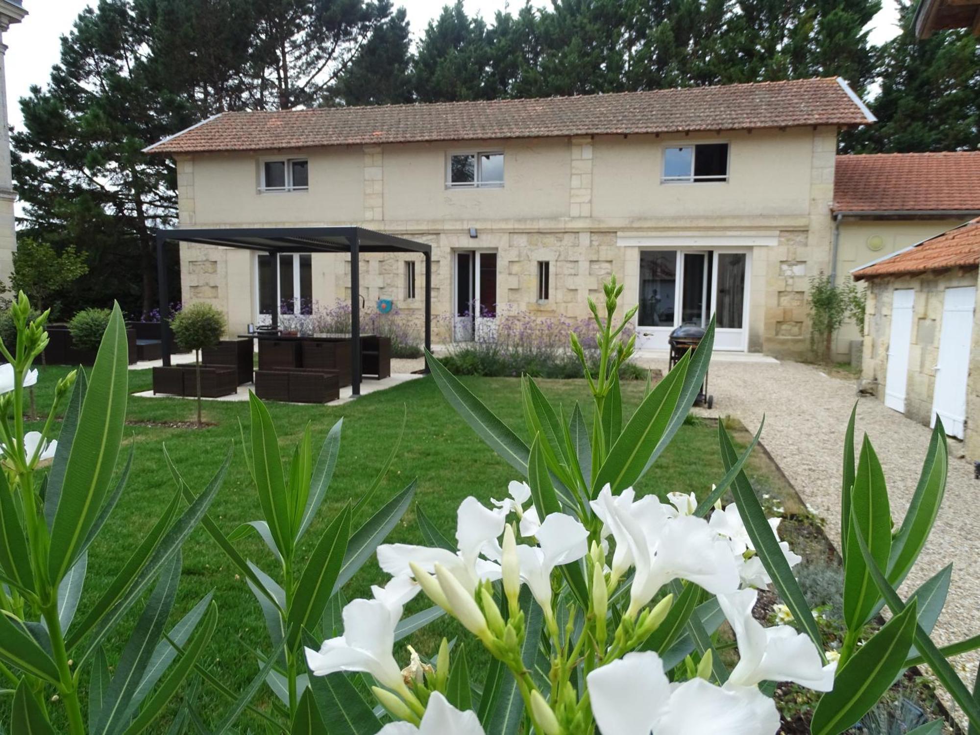 Villa Entiere Du Chateau Lacroix De Civrac 3 Ch, 3 Sdb, Piscine Xxl,Sauna, 4 Etoiles,7 Pers 外观 照片